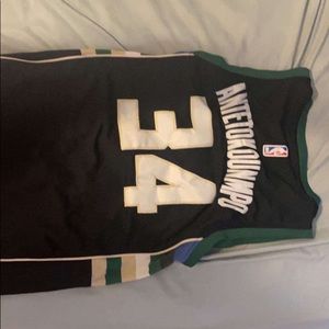 size-medium; worn twice; brand-adidas